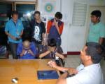 ตำรวจรวบแก๊งโจ๋ปล้นทรัพย์เหยื่อหน้าห้างคิงเพาเวอร์