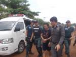 ตร.สระแก้วคุมตัวฆาตกรโหดยิง 5 ศพทำแผน