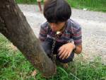 พ่อเขมรล่ามโซ่ลูกชายประจาน ฐานหนีเรียนเล่นเกม
