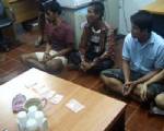 ตร.กระบี่รวบพ่อค้ายาไอซ์ขณะเล่นการพนันรอลูกค้า