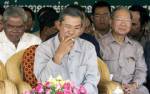 เขมรปรับเกรดที่ดินให้แดงเรือนหมื่นเข้ากราบพ่อแม้ว เลือกนอนตามสบาย