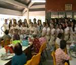ผู้เข้าประกวดมิสทิฟฟานี่ 2012 ร่วมทำกิจกรรมเลี้ยงอาหารกลางวันคนชรา