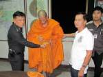 รวบพระบิณฑบาตซื้อยาบ้ามาเสพ