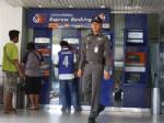 รปภ.แบงก์กรุงเทพ ห้างโลตัส เครียดจ่อยิงขมับตัวเองสาหัส!