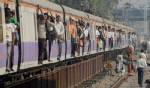 รถไฟชนกันในอินเดีย ตู้โดยสารพลิกคว่ำตาย 14 เจ็บร่วม 30