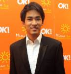 เลือกหล่อใสๆ แบบ หมอก้อง-สรวิชญ์