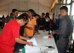 ตร.ปิดห้องประชุมตรวจฉี่  อบต.บางพลีใหญ่ กว่า 100 คน พบม่วง 3 ราย