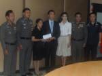พ.ต.อ.รวมนคร-แพนเค้ก มอบเงินช่วยครอบครัวดาบบางยี่ขัน