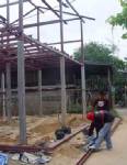 ชาวบ้านริมแม่น้ำมูล อุบลฯ ยกบ้านให้สูงขึ้นรับมือน้ำท่วม