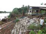 30 ครัวเรือนริมตลิ่งลำน้ำสงครามเสี่ยงดินทรุด ชาวบ้านผวาบ้านพัง