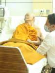 “หลวงพ่อคูณ” มีไข้ต่ำสลับไปมา – แพทย์ชี้ยังไม่พ้นวิกฤต ต้องเฝ้าระวังใกล้ชิด