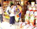 ร้านสังฆภัณฑ์มุกดาหารคึกคักรับเทศกาลเข้าพรรษา