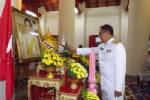 ผู้ว่าฯ มุกดาหารเป็นผู้แทนพระองค์ถวายเทียนพรรษาวัดศรีมงคลใต้