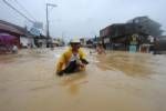 ฝนกระหน่ำ “มะนิลา” จมน้ำครึ่งเมือง ส่วน “เซี่ยงไฮ้” รอรับพายุไต้ฝุ่น “ไห่ขุย”