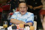 “เติ้ง” ยิ้มร่า! บิ๊กพรรคใหญ่แห่เบิร์ธเดย์ 80 ปี “แม้ว - ปู” โฟนอิน “มาร์ค” ก็มาอวยพร