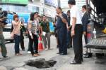 ผู้ว่าฯ กทม.ตรวจถนนเป็นหลุมกว้าง 1 ฟุต กลางแยกอโศก