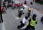 พนักงานใจเด็ด!!สกัดแก๊งคนร้ายพยายามขโมยรถที่โชว์รูม(ชมคลิป)