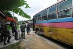 ระเบิด!! รถบัสส่งนักเรียนพังเป็นรูพรุนนักเรียนเจ็บ 2 ที่ยี่งอ