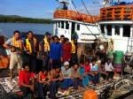 รวบเรืออวนลากลักลอบทำประมงในเขตหวงห้ามที่กระบี่