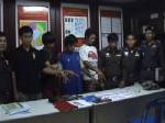 จับ 4 หนุ่มอุบลฯ ขนยาบ้าเกือบพันเม็ด-อ้างเป็นคนเสื้อแดงขอให้ตำรวจปล่อย