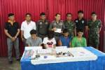ทหาร-ตำรวจชุมพรสนธิกำลังรวบพ่อค้ายาบ้าพร้อมเงินสดกว่า 4 แสนบาท