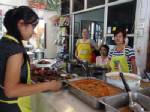 ผักราคาสูงขึ้น แต่ร้านอาหารเจมหาสารคามไม่ปรับขึ้น ลดปริมาณขายแทน