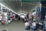 พาณิชย์สระแก้วลงพื้นตรวจสอบเสื้อผ้ามือสองในตลาดโรงเกลือ