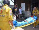 หนุ่มใหญ่คลั่งใช้มีดแทงคอตัวเองดับคาบ้านเช่าที่ภูเก็ต