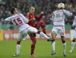 ตามคาด “เสือใต้” ยำ ไกเซอร์ 4-0 ลิ่วเดเอฟเบ
