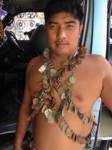 ตะลึง! หนุ่มศรีราชาแขวนเหรียญคณาจารย์กว่า 400 องค์