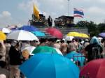 มท.1 ขึ้นเวทีกล่อมม็อบกำนัน-ผญบ. จนยอมสลายการชุมนุมเย็นนี้