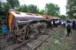 พม่าตาย 27 รถไฟขบวนบรรทุกเชื้อเพลิงตกราง