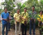 มอบพันธุ์กล้าทุเรียนพันธุ์หมอนทองให้แก่ผู้ประสบภัย