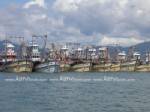 ปิดถนน-ท่าเรือประท้วง ผบ.ทร.ภาค 3 ส่งหน่วยจู่โจมตรวจยึดเรือประมง