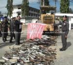 ตร.กระบี่ทำลายท่อไอเสียที่ยึดจากเด็กแว้นกว่า 600 ท่อ
