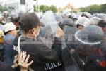 เกาะติดข่าวการชุมนุมได้ที่แฟนเพจ astvpolitics