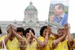 ปชช.ทยอยจองพื้นที่ “ลานพระรูปฯ-ศิริราช” แน่น เฝ้ารับเสด็จฯ “ในหลวง”