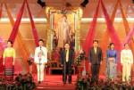 ตัวแทน รพ.กรุงเทพภูเก็ต และสื่อมวลชนร่วมขับร้องเพลงเทิดพระเกียรติในหลวง