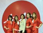 Branson to be AirAsia stewardess after losing GP bet