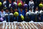Thousands of Mexicans devour enormous king cake