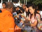 ตรังจัดกิจกรรมตักบาตรวันครูประจำปี 2556