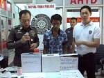 ปคม.จับหนุ่มเขมรนำเด็กสวมชุดนักเรียนเร่ขอทาน