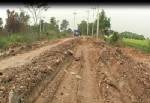 ชาวปทุมฯ โวยรถบรรทุกดินวิ่งทำถนนพังกว่า 1 กิโลเมตร