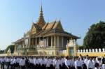 ชาวกัมพูชาเข้าถวายสักการะพระศพเนืองแน่น ก่อนพระราชทานเพลิงในวันพรุ่งนี้