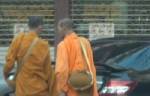 จับพระหนีคดียาบ้า-ซิ่งเก๋งบิณฑบาตกลางเมืองสุโขทัย