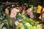 ห้วยยอดเปิดงานตรุษจีน จ่ายตลาดจนสว่าง