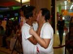 คู่รัก 2011 ทวงแชมป์จูบมาราธอน สร้างสถิติใหม่ 58 ชั่วโมง