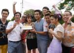 ปีเตอร์-มาร์กี้ นำทีม “นางร้ายสายลับ” หอบเค้กพิเศษให้ บอล-วิทวัส