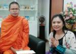 “โฮมรันฯ” นำเงิน และดีวีดี “ชุมชนนิมนต์ยิ้ม” ถวาย ท่าน ว.วชิรเมธี