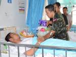 กำลังใจเยี่ยม “พระเจ้าอยู่หัว-พระราชินี” มอบถุงพระราชทาน 8 ทหารกล้า หลังถูกวางระเบิด